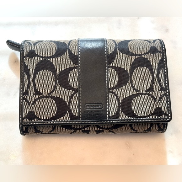 Coach Handbags - Coach Mono Snap Wallet